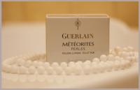 перламутровая мерцающая пудра-вуаль в шариках Guerlain Meteorites Perles Blanc de Perle